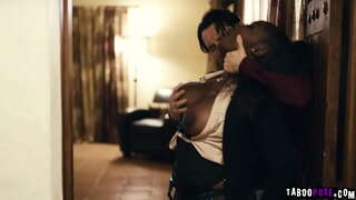 Pervy கிளையண்ட் செக்ஸ், கவர்ச்சி நிலம், வீடு ஆகியவற்றின் தரகர் Osa அழகான மற்றும் பின்னர் அவர் வீட்டை வாங்க