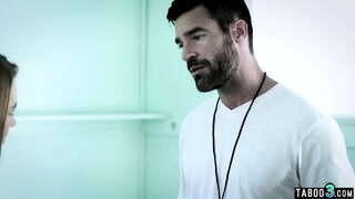 گندی لڑکی میں شہوانی ، شہوت انگیز وردی منباون اس بوڑھے پروفیسر بڑا ڈک