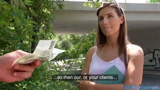 Seks u parku iz prvog lica sa slatkim europske любительницей