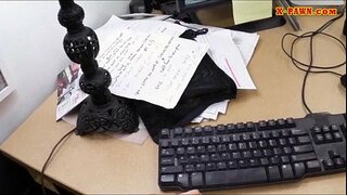 ���னா ஒரு ஒப்பந்தம் செய்து கொண்டு சூடான வணிக பெண், அவரது பணம் வேண்டும்